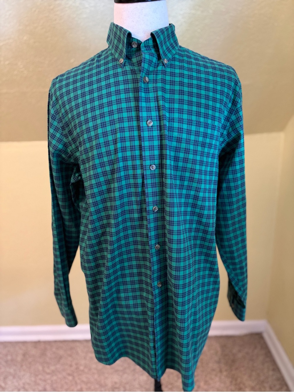 L.L. Bean Men’s Wrinkle Resistant Traditional Fit Plaid Button Down Shirt Large